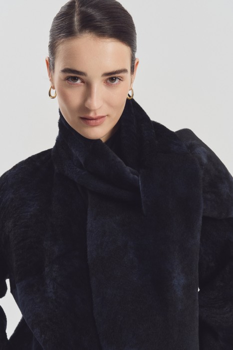 дубленка из овчины с шарфом по цене 67730 руб вид справа