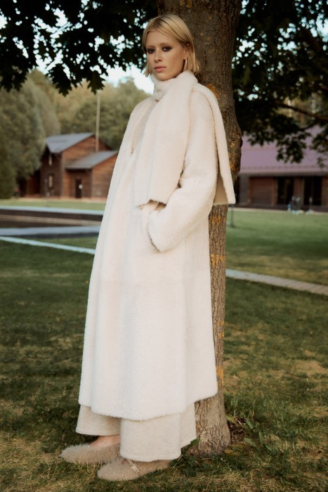 дубленка из овчины с шарфом по цене 52250 руб вид справа