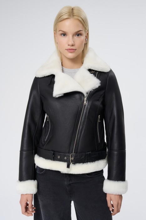 дубленка из овчины от бренда снежная королева вид слева