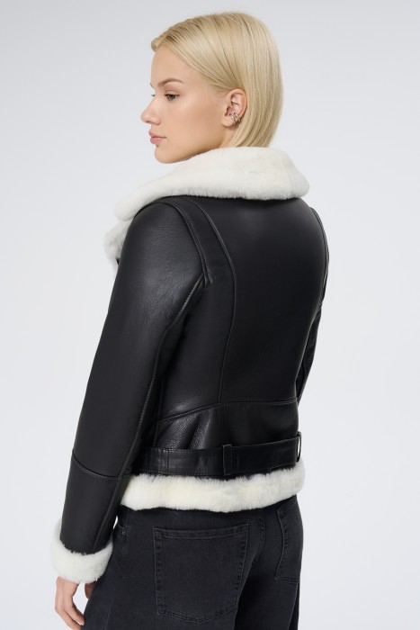 дубленка из овчины по цене 19570 руб вид справа