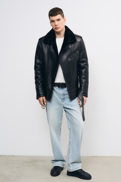 дубленка из овчины от бренда снежная королева вид слева