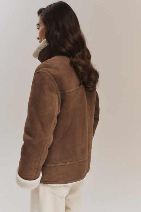 дубленка из овчины по цене 54740 руб вид справа