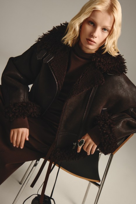 дубленка из овчины от бренда снежная королева вид слева