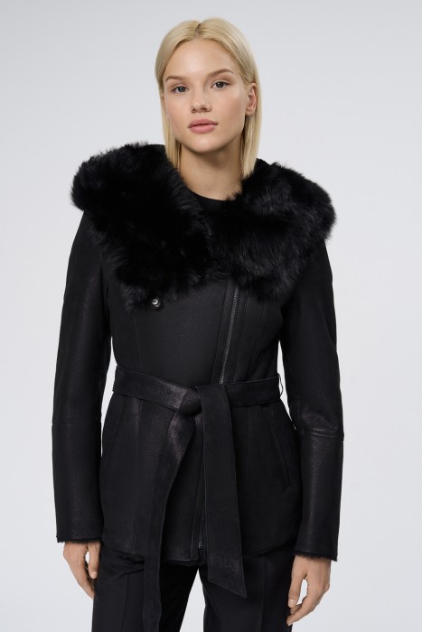 дубленка из овчины от бренда снежная королева вид слева