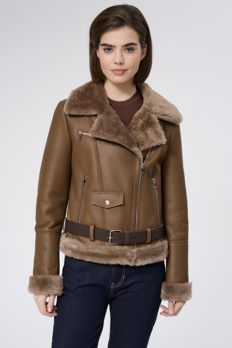 дубленка из овчины от бренда снежная королева вид слева