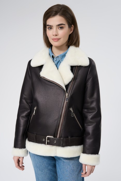 дубленка из овчины от бренда снежная королева вид слева