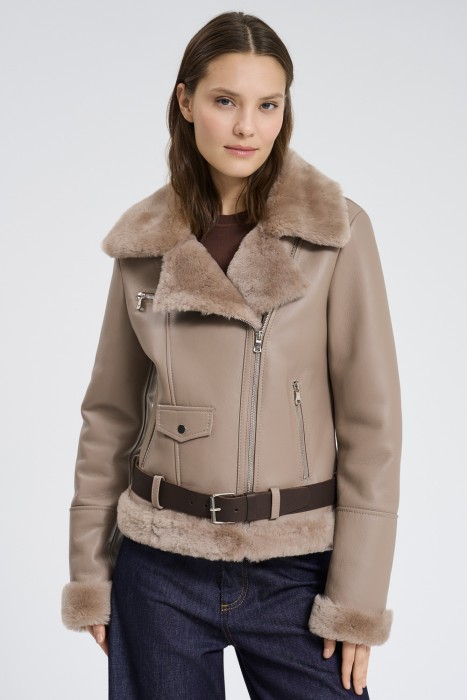 дубленка из овчины от бренда снежная королева вид слева