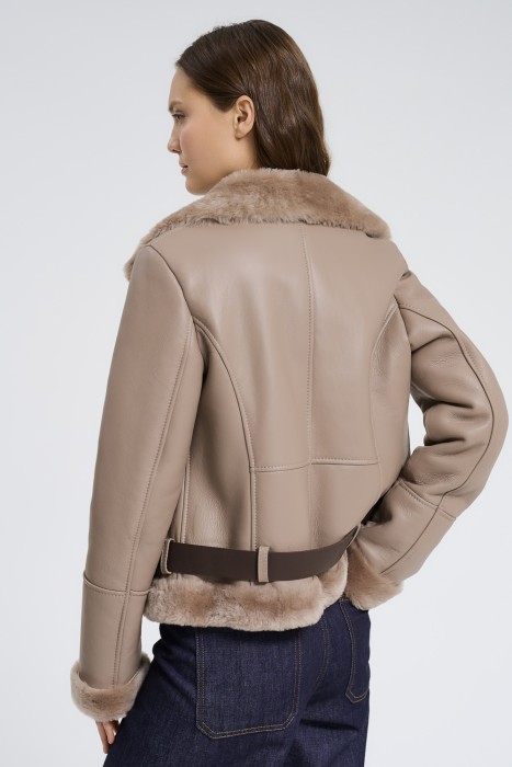 дубленка из овчины по цене 24470 руб вид справа