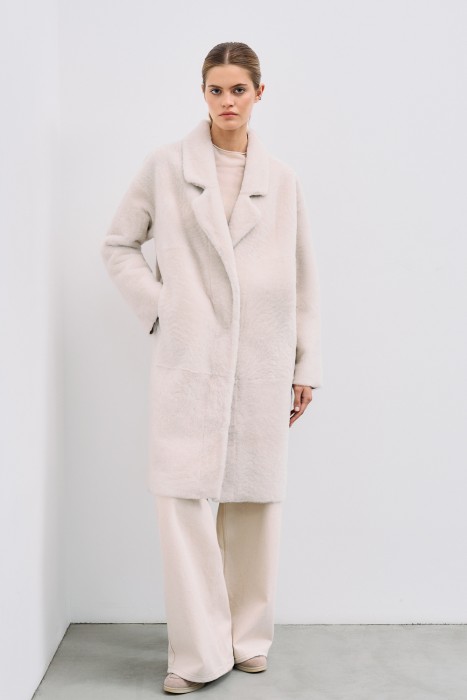 дубленка из овчины от бренда снежная королева вид слева