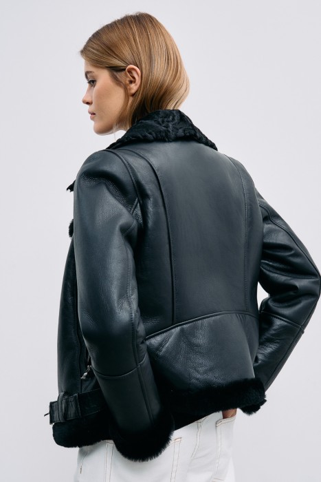 дубленка из овчины по цене 23650 руб вид справа