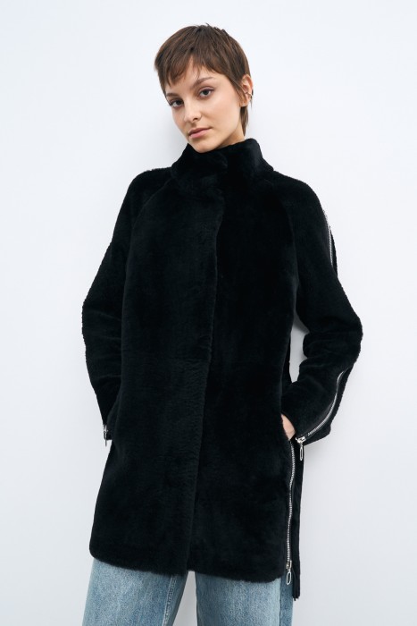 дубленка из овчины от бренда снежная королева вид слева