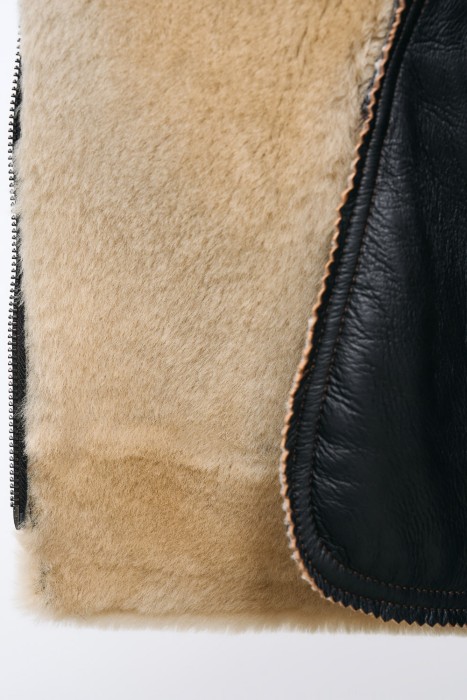 дубленка из овчины от бренда снежная королева вид слева