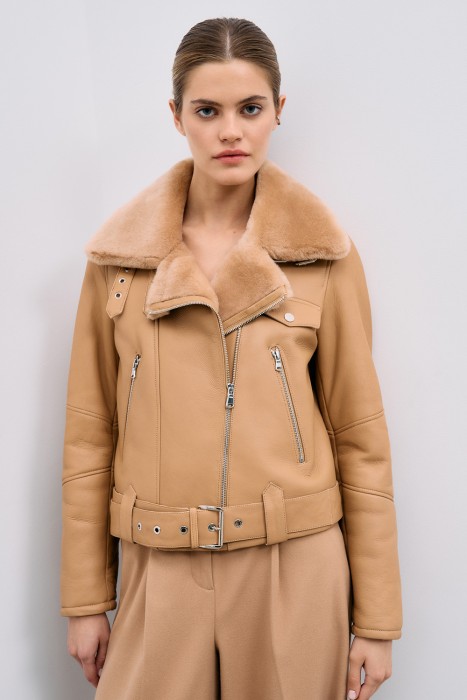 дубленка из овчины от бренда снежная королева вид слева