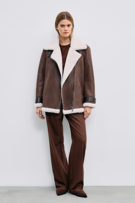 дубленка из овчины от бренда снежная королева вид слева