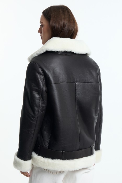 дубленка из овчины по цене 38980 руб вид справа