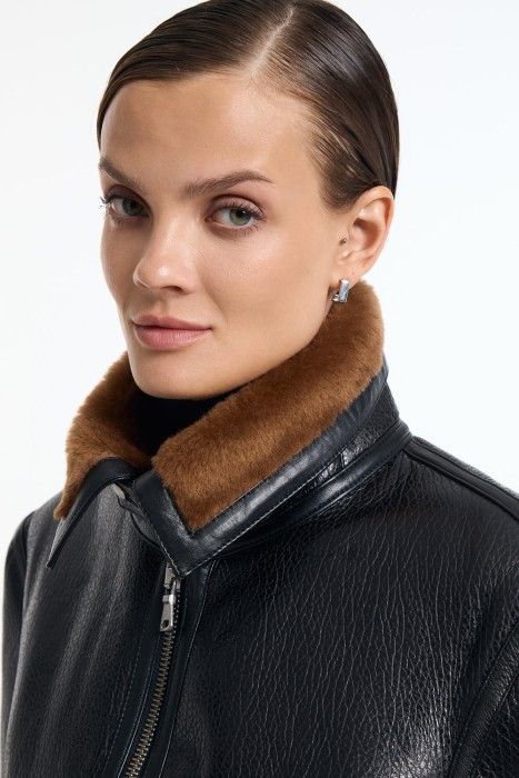 дубленка из овчины по цене 19570 руб вид справа