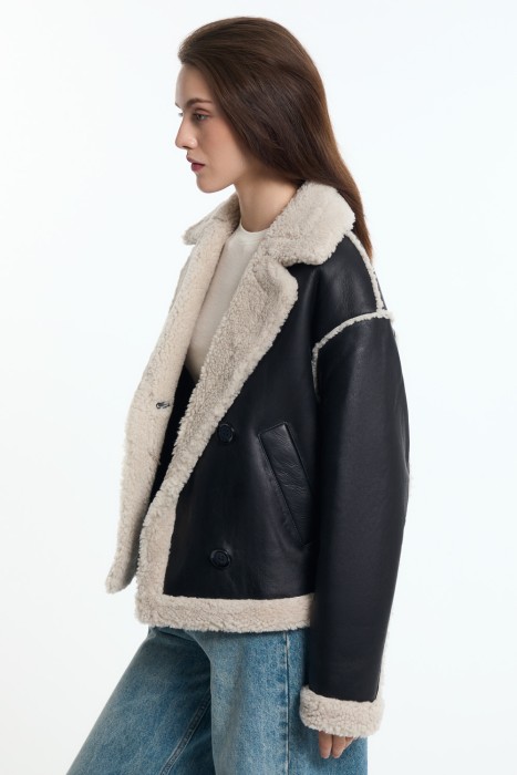 дубленка из овчины от бренда снежная королева вид слева