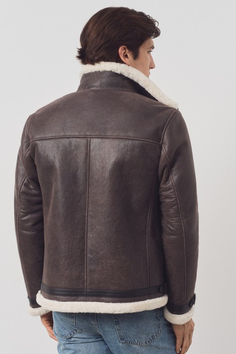 дубленка из овчины по цене 35590 руб вид справа