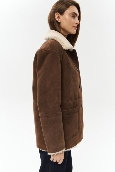 дубленка из овчины от бренда снежная королева вид слева