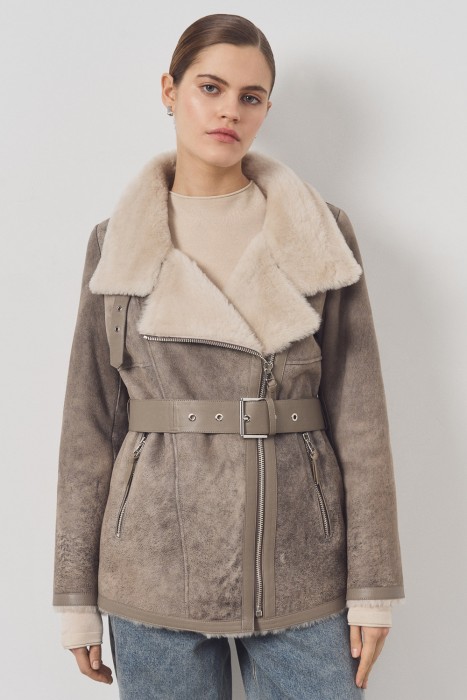 дубленка из овчины от бренда снежная королева вид слева