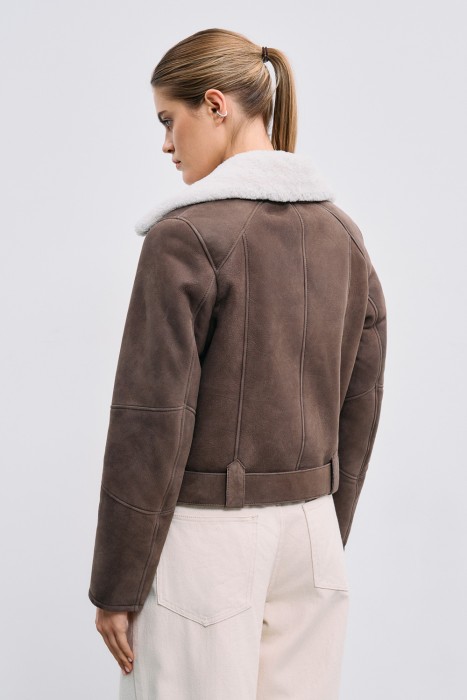 дубленка из овчины по цене 40640 руб вид справа