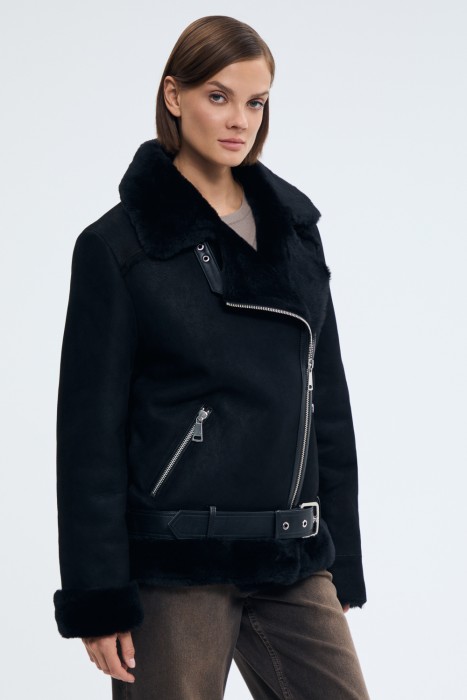 дубленка из овчины от бренда снежная королева вид слева