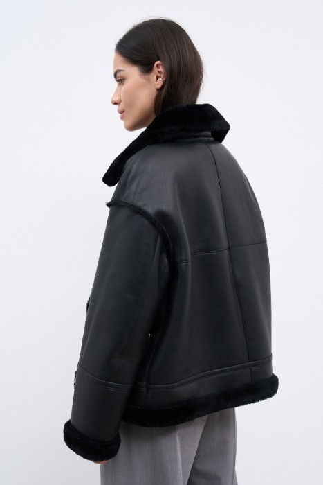 дубленка из овчины по цене 32630 руб вид справа