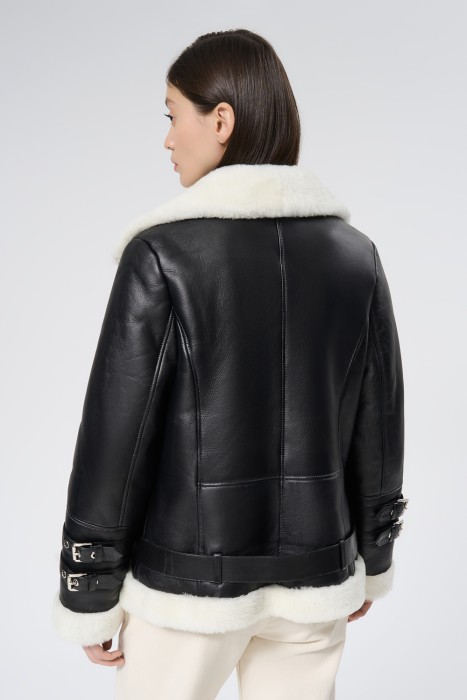 дубленка из овчины по цене 29360 руб вид справа