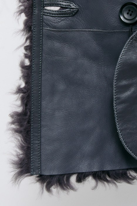 дубленка из овчины от бренда снежная королева вид слева