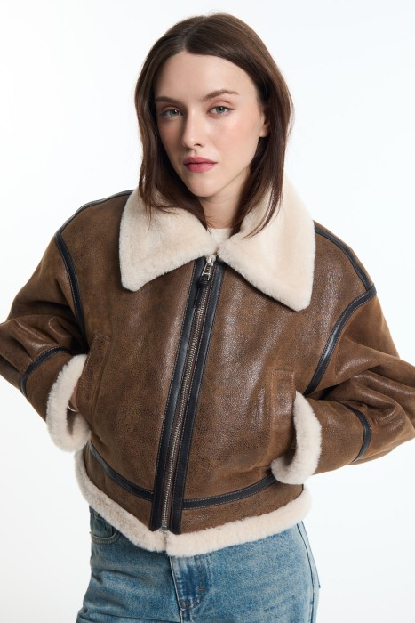 дубленка из овчины от бренда снежная королева вид слева