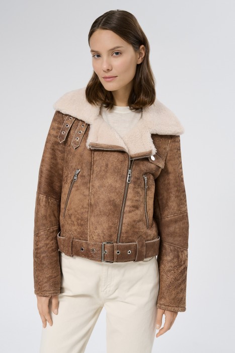 дубленка из овчины от бренда снежная королева вид слева