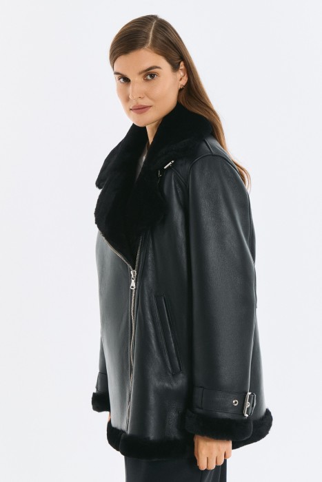 дубленка из овчины от бренда снежная королева вид слева