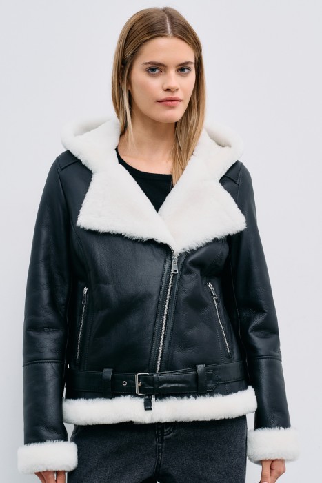 дубленка из овчины от бренда снежная королева вид слева