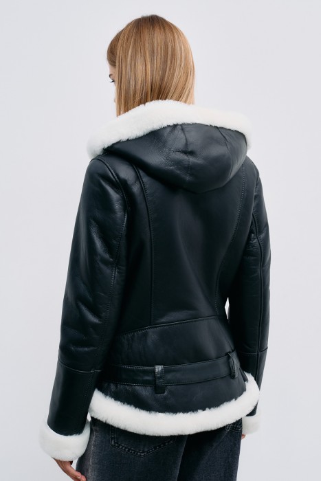 дубленка из овчины по цене 38980 руб вид справа