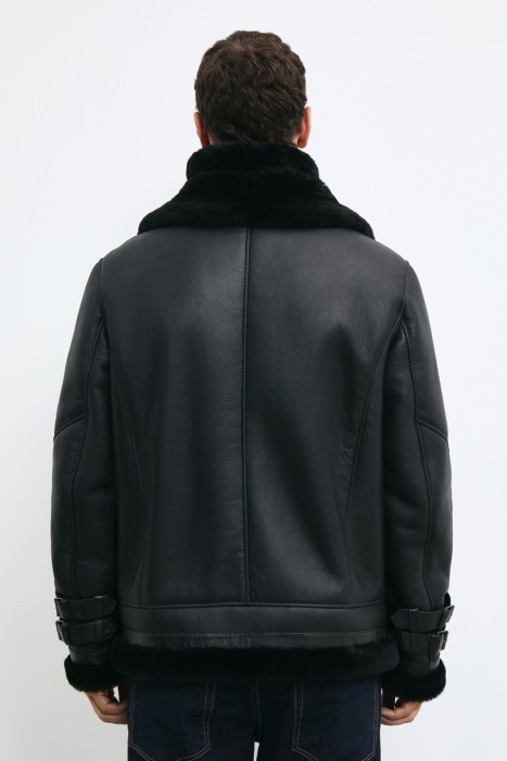 дубленка из овчины по цене 21030 руб вид справа