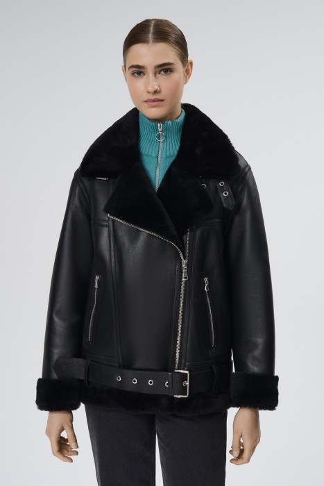 дубленка из овчины от бренда снежная королева вид слева