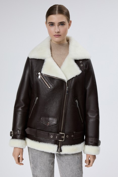 дубленка из овчины от бренда снежная королева вид слева