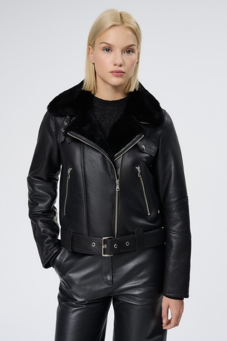 дубленка из овчины от бренда снежная королева вид слева