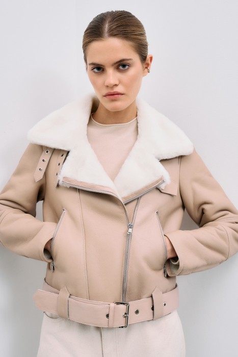 дубленка из овчины от бренда снежная королева вид слева