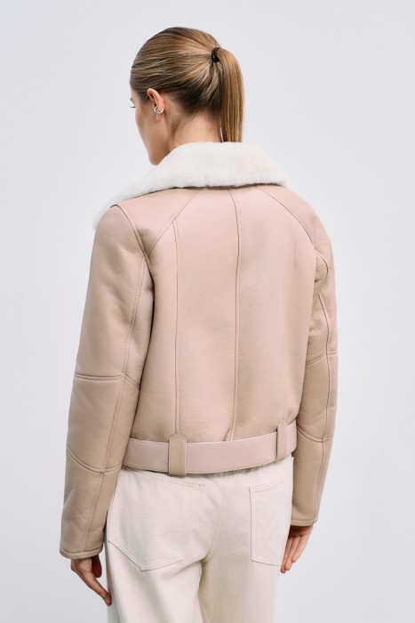 дубленка из овчины по цене 23650 руб вид справа