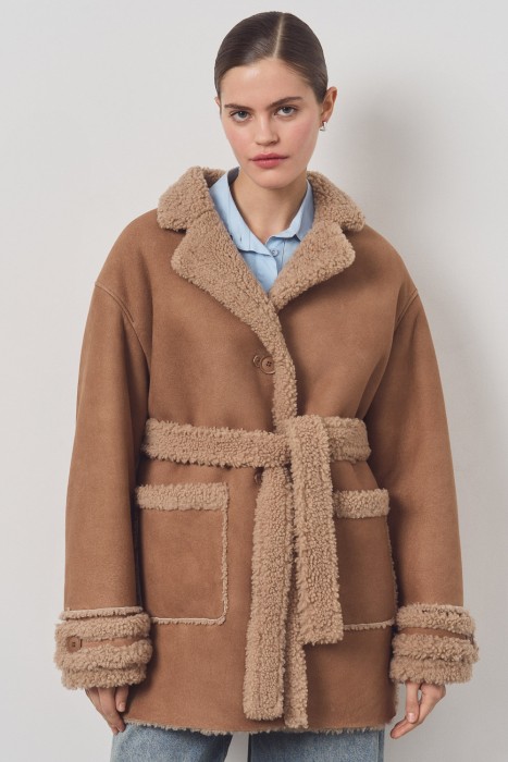 дубленка из овчины от бренда снежная королева вид слева