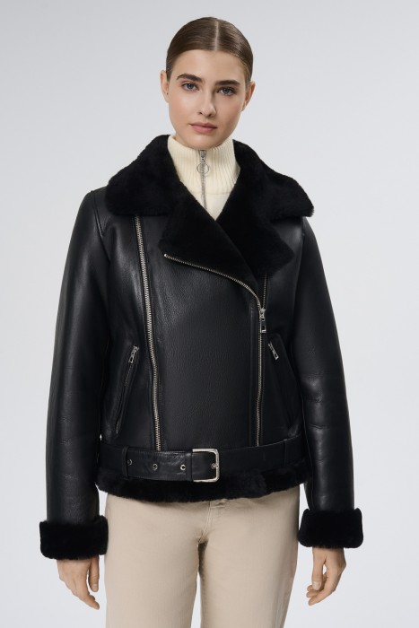 дубленка из овчины от бренда снежная королева вид слева