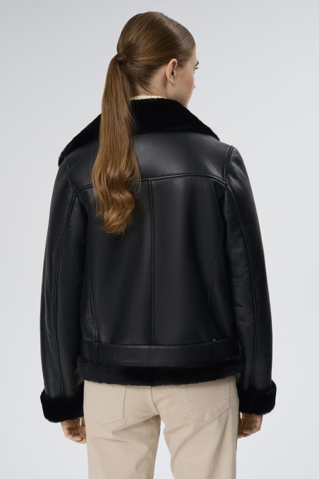 дубленка из овчины по цене 21200 руб вид справа