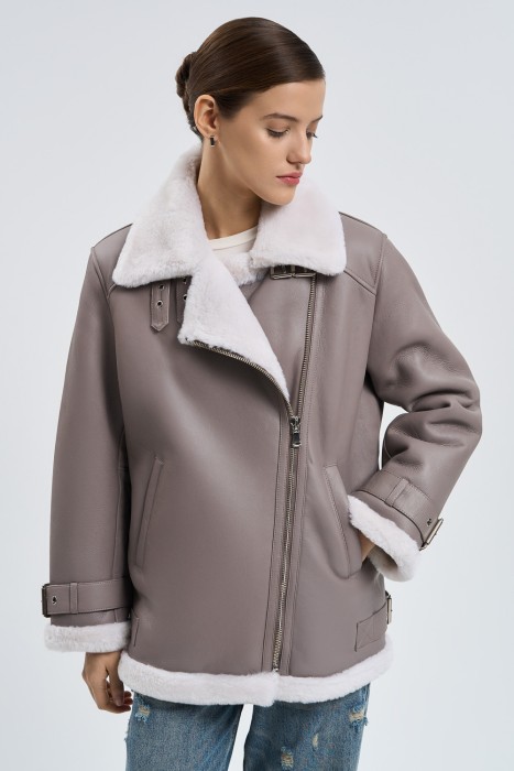 дубленка из овчины от бренда снежная королева вид слева