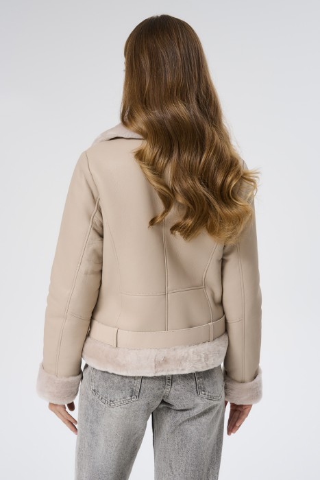 дубленка из овчины по цене 25280 руб вид справа