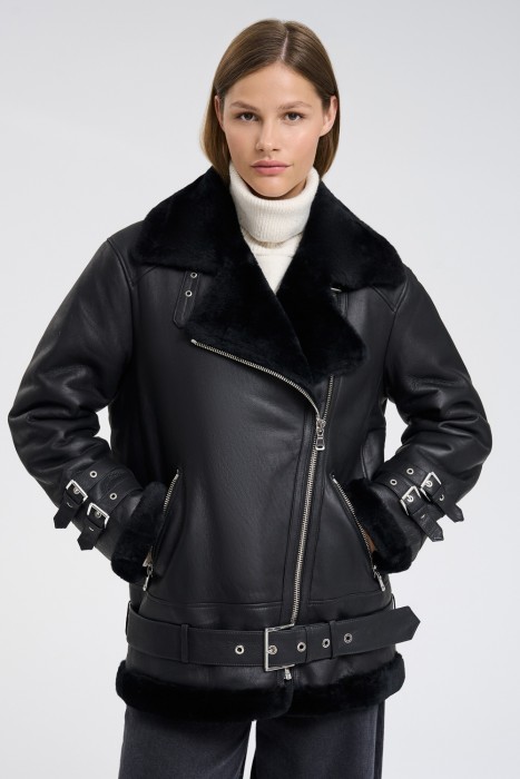 дубленка из овчины от бренда снежная королева вид слева