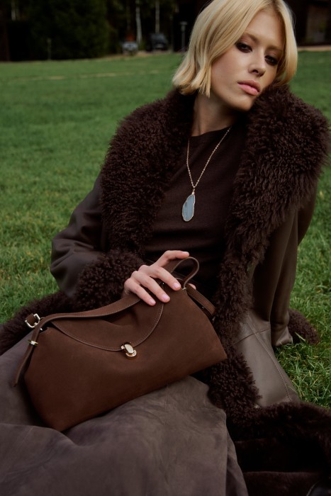 дубленка из овчины от бренда снежная королева вид слева