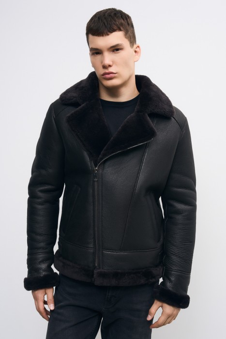 дубленка из овчины от бренда снежная королева вид слева