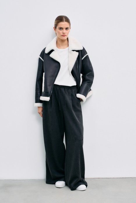 дубленка из овчины от бренда снежная королева вид слева