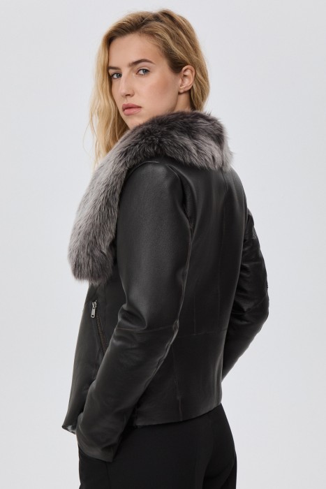 дубленка из овчины по цене 28550 руб вид справа